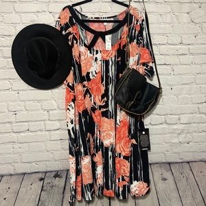 Avenue / 30/32/ Flowy Dress